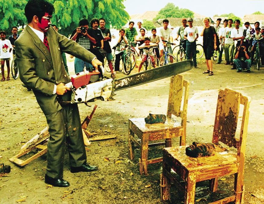 FX Harsono opening the exhibition ‘Slot in the box’, performance on the Southern Square of The Kraton (Alun-alun Selatan) by FX Harsono, Qurban—Destruksi I/ Victim Destruksi I, 6 April 1997